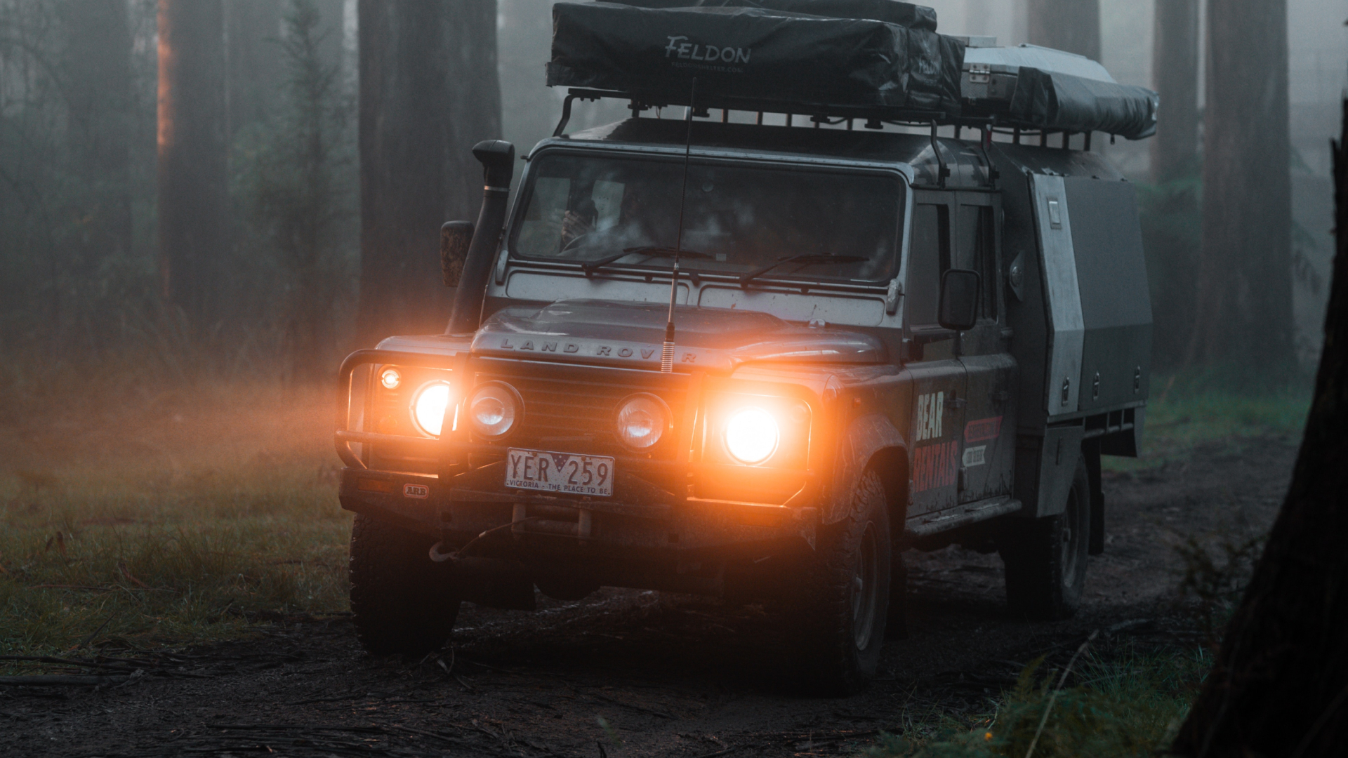 Defender en la noche